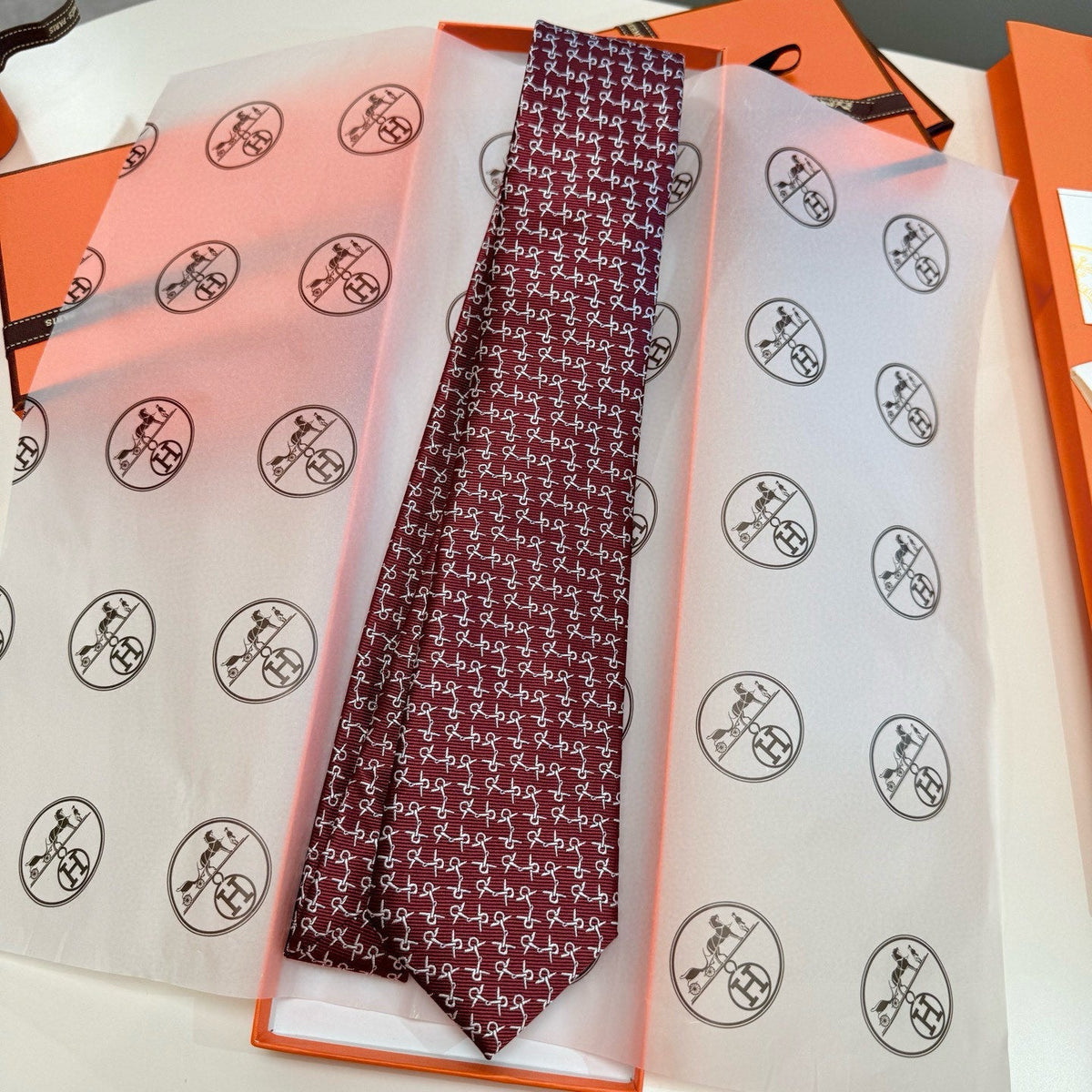 Hermes Style Men's Houndstooth Pattern Silk Tie