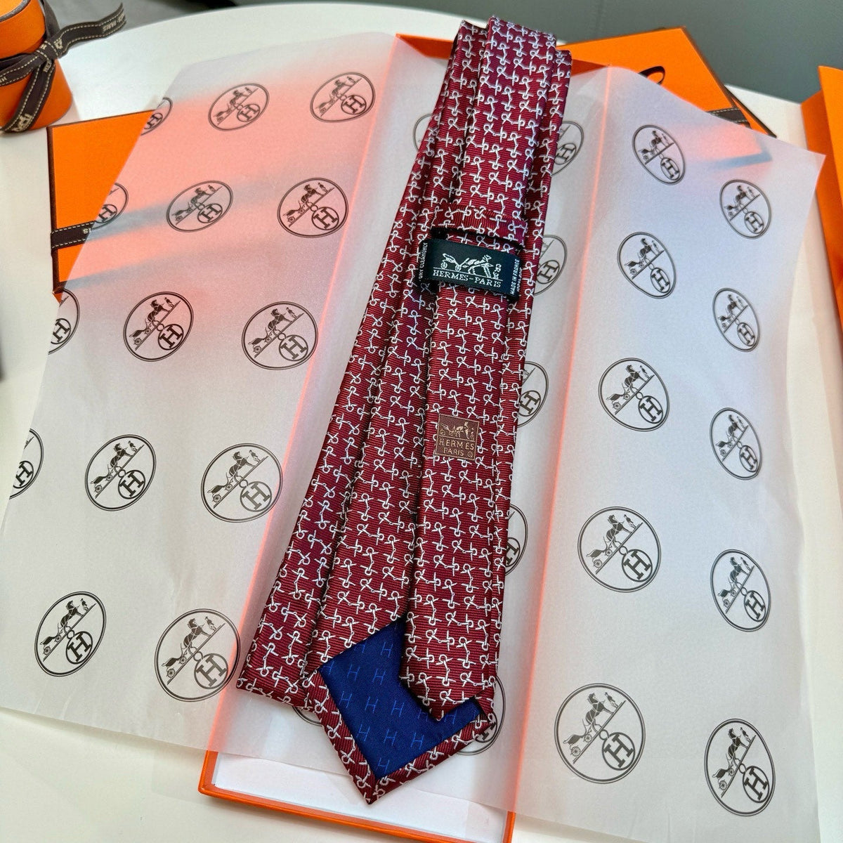 Hermes Style Men's Houndstooth Pattern Silk Tie