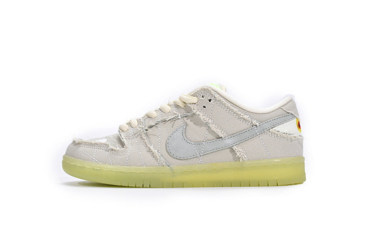 Nike SB Dunk Low Mummy Reps Sneaker DM0774-111