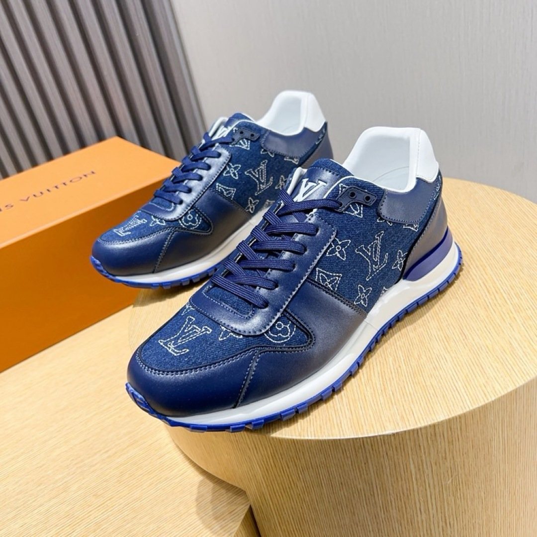 Louis Vuitton Monogram Low-Top Sneakers - Padded Collar And Textured Outsole